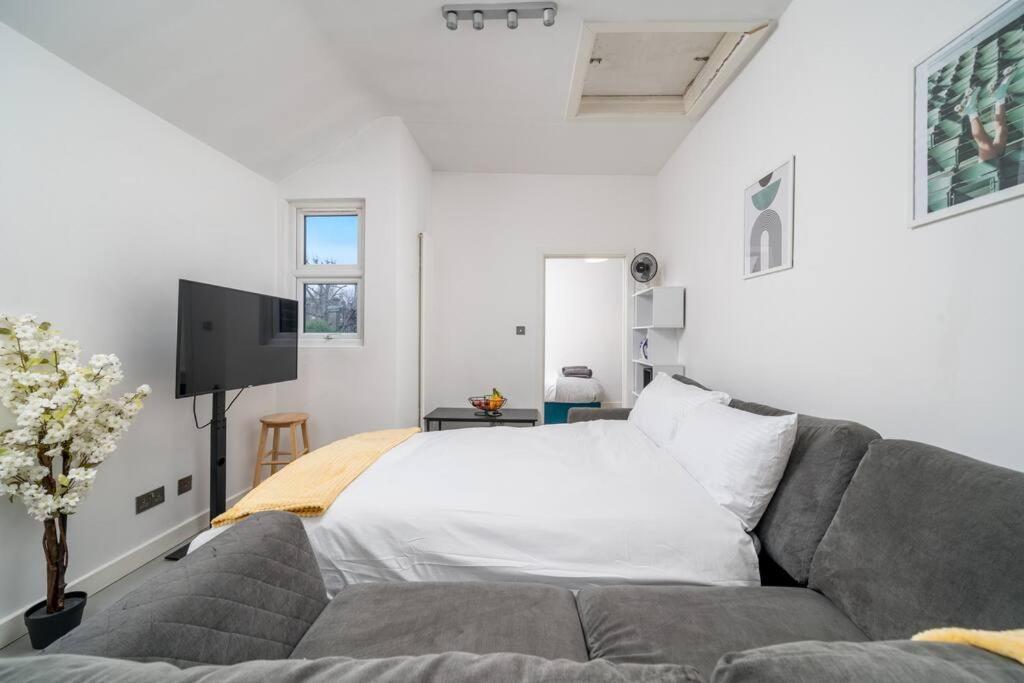 New 3Bed Stylish Apartment With Amazing Transport Londra Esterno foto