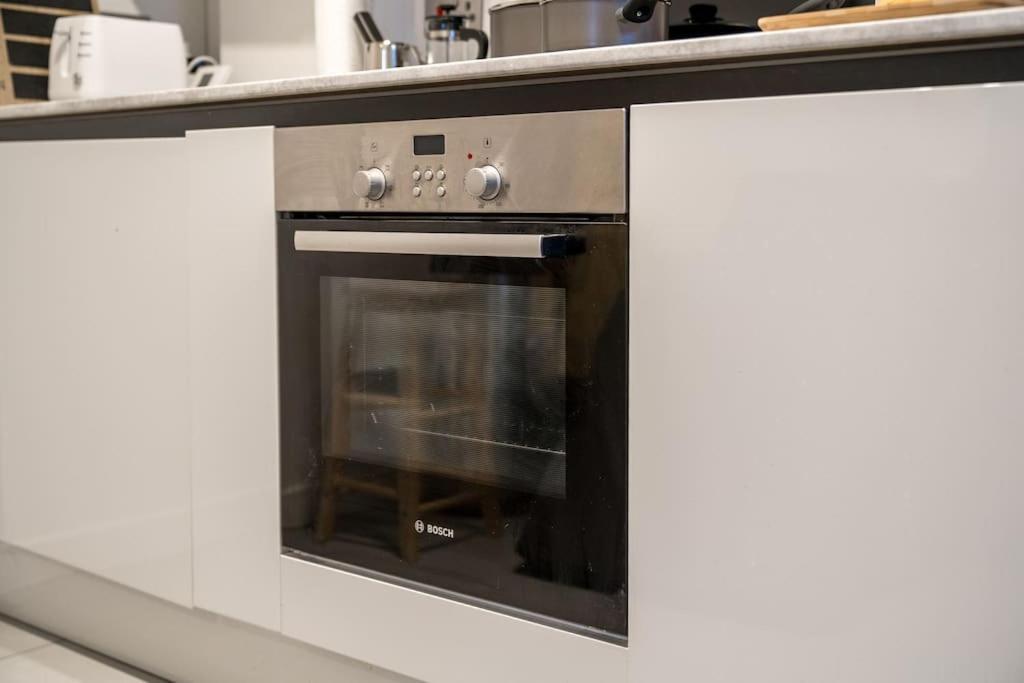 New 3Bed Stylish Apartment With Amazing Transport Londra Esterno foto