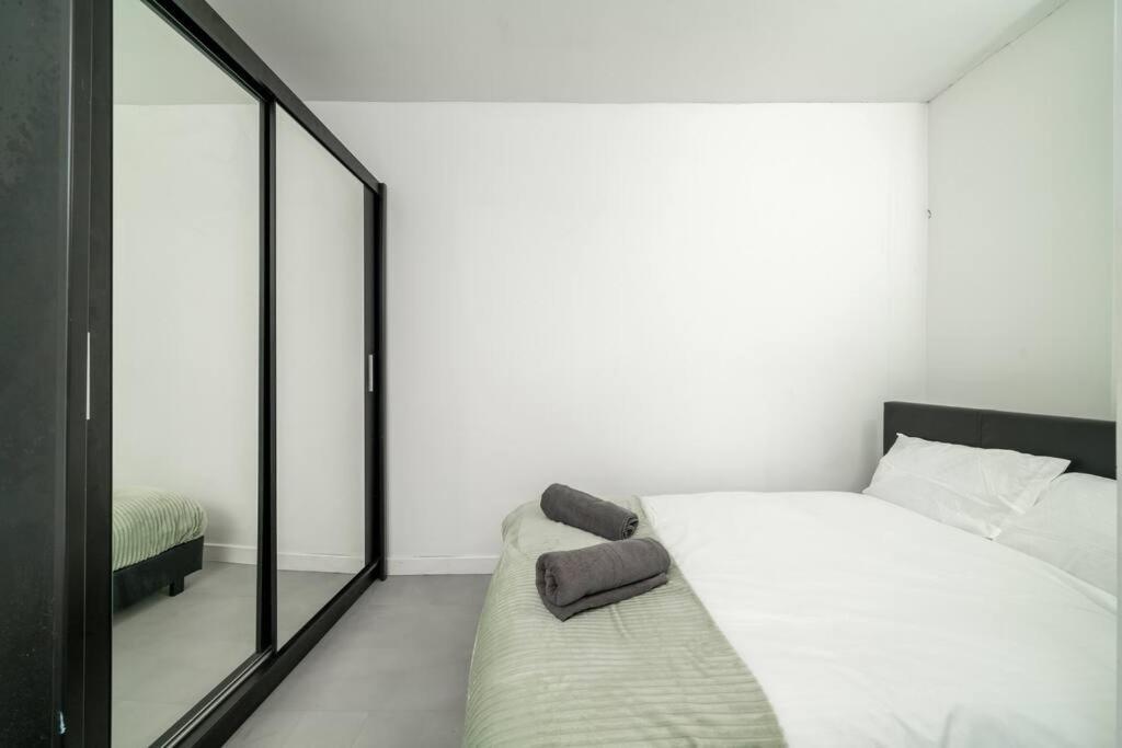 New 3Bed Stylish Apartment With Amazing Transport Londra Esterno foto